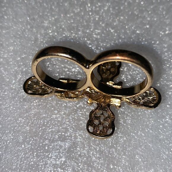 Two Ringer Filigree & Pearl Cross Ring - Picture 4 of 6